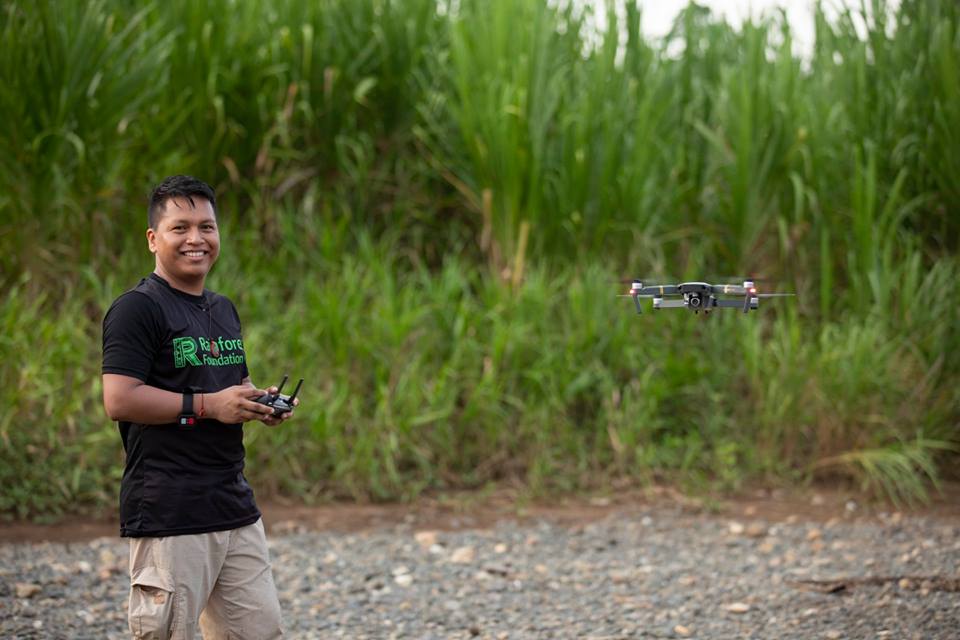 Carlos Doviaza gathers evidence of land invasions to use in court with drones. Image by Alexander Arosemena. Panama, 2019. Carlos Doviaza gathers evidence of land invasions to use in court with drones. Image by Alexander Arosemena. Panama, 2019.