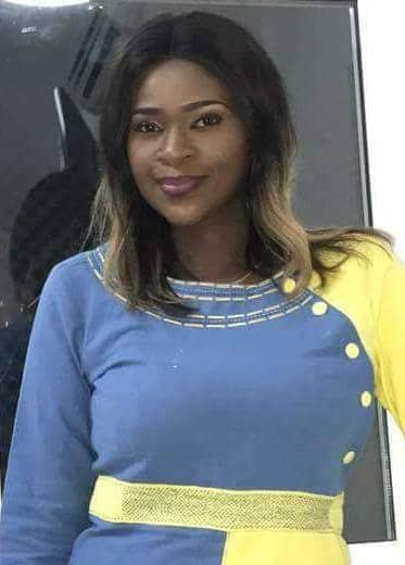 A woman in a color block blue and yellow dress.