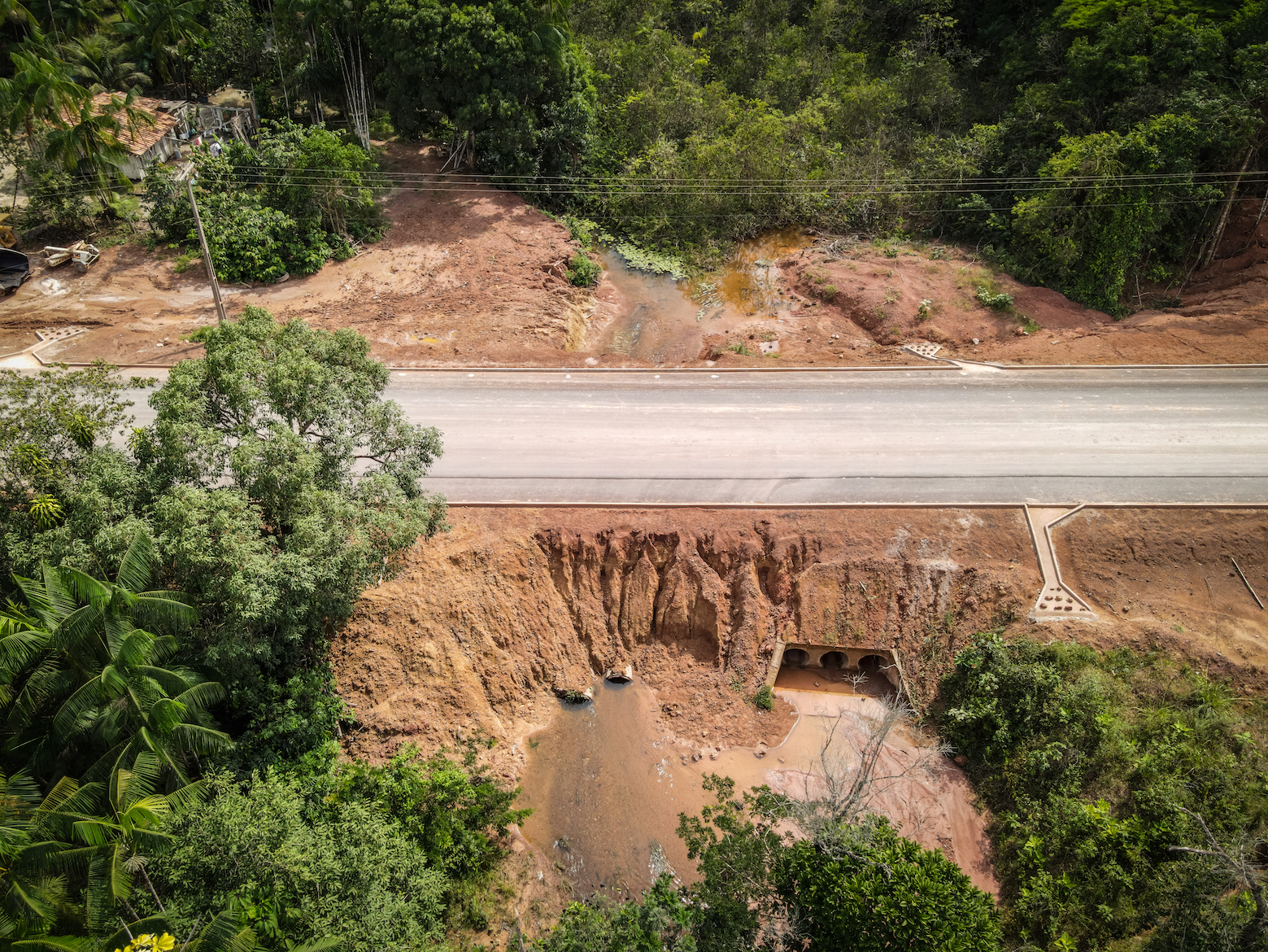 Aerial view of the construction work on the Transquilombola road.