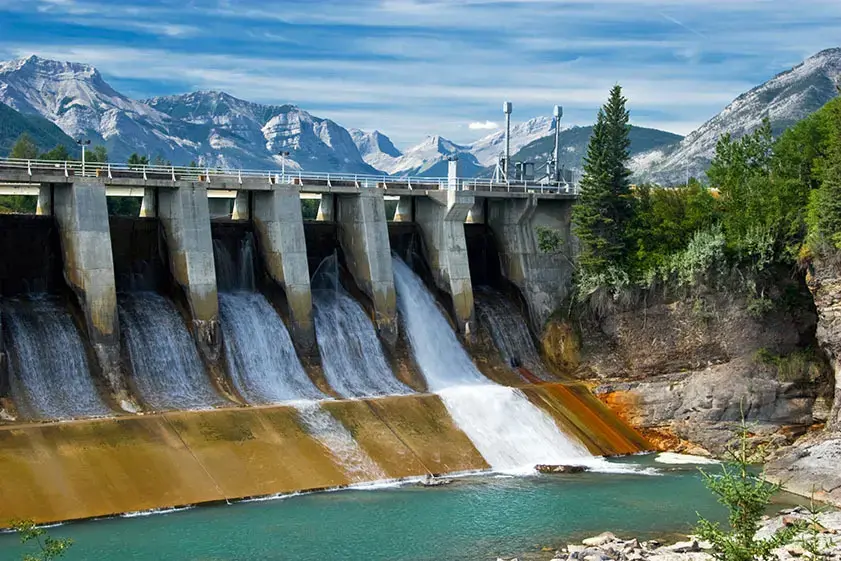 Hydroelectric dam in the Canadian Rockies. Image by Constantine Androsoff / Shutterstock. Undated.