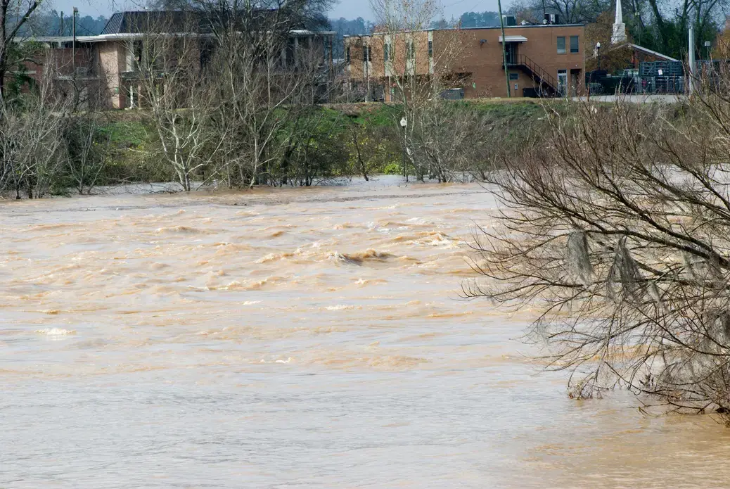 Columbus, Georgia: View of the Chattahoochee River from the riverwalk as it reaches flood levels after several days of non-stop rainy weather. Image by Vizual Studio / Shutterstock. USA, 2015.