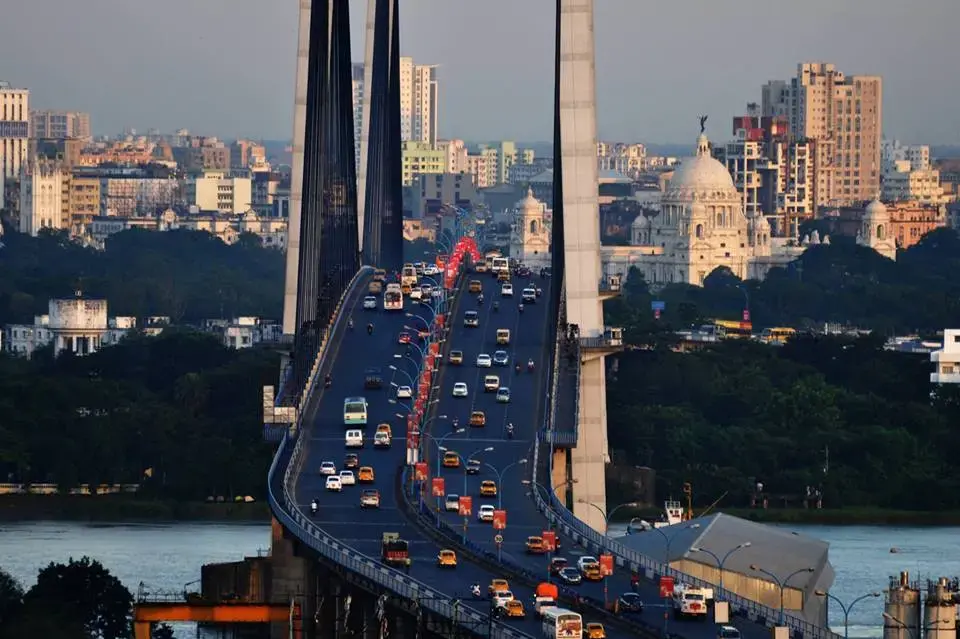The expanding megacity of Kolkata is home to almost 15 million people. Image by Aritra Das. India, undated.