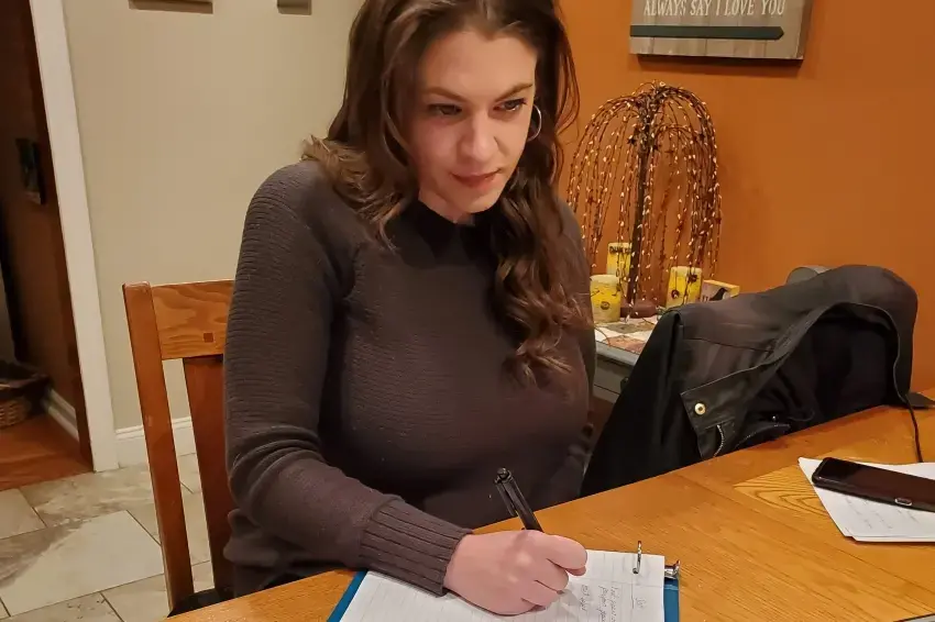 Christina Beck, a student at New York University, suffered a head injury five years ago that interferes with her short-term memory and focus. Image by Jeff Sadler / Courtesy of Christina Beck. United States, 2020.
