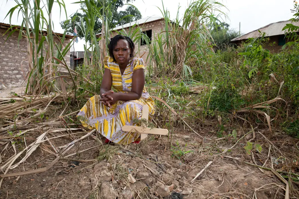 Phyllis Omido stands next to a child's grave in Owino Uhuru, a village plagued with lead exposure due to an unregulated smelter in operation from 2007-2014. Image by Goldman Environmental Prize, 2015.