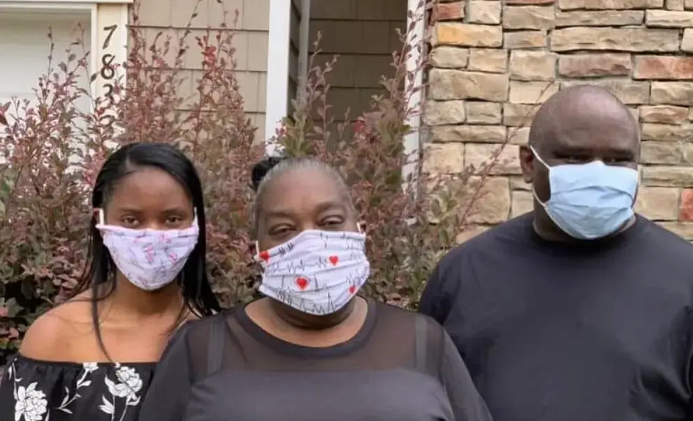 Traci Evans Simmons, 50, has been waiting for a kidney transplant for several years. But as the COVID-19 pandemic has raged, many transplant programs have been put on hold and Simmons has sequestered herself in her Mecklenburg County home. Simmons has a kidney disease which tends to run in families which has left her dependent on doing home dialysis. Image by Melba Newsome. United States, 2020.