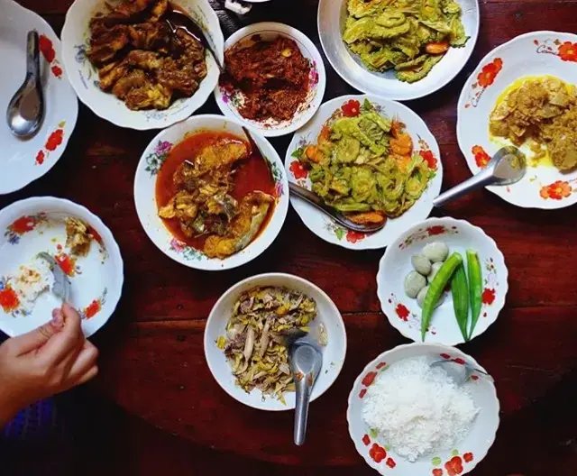 Thingyan meal. Image by Shaina Shealy. Myanmar, 2018. 
