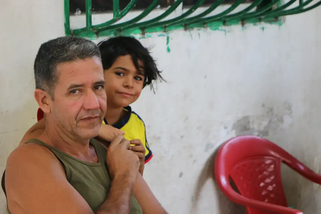 A father living with HIV/AIDS and his child living at&nbsp;Fundación Hoasis. Image by Patrick Ammerman. Colombia, 2019.