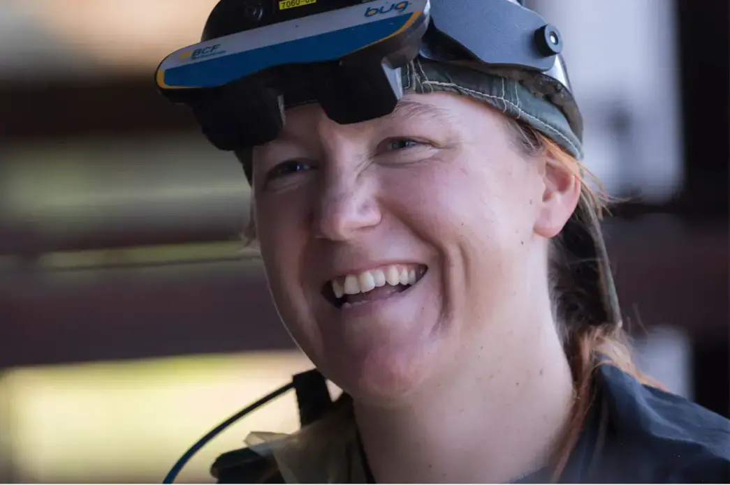 Veterinarian Lindley Reilly is shown at work at Gasser Farms LLC in Belgium. Reilly checked on the breeding and pregnancies of about 50 cows during her visit to the third-generation family farm. She is wearing a viewer for an ultrasound device. Image by Mark Hoffman. United States, 2019.