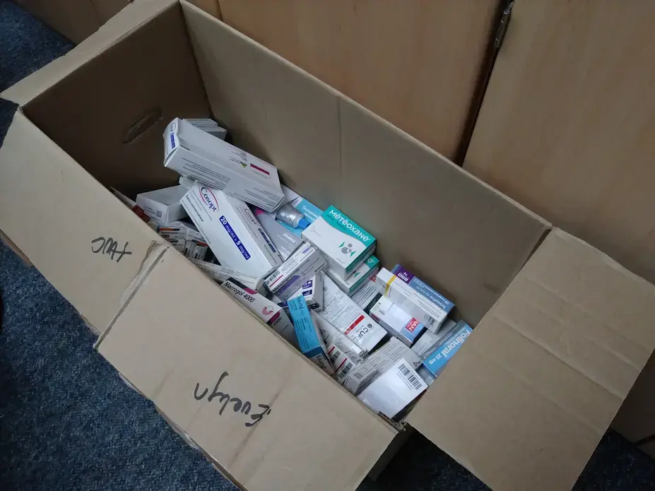 Medicine is collected in boxes at the offices of the National Organization of Transplants of Venezuela (ONTV) to be donated to dialysis and transplant patients. Image by Flaviana Sandoval. Venezuela, 2018. 