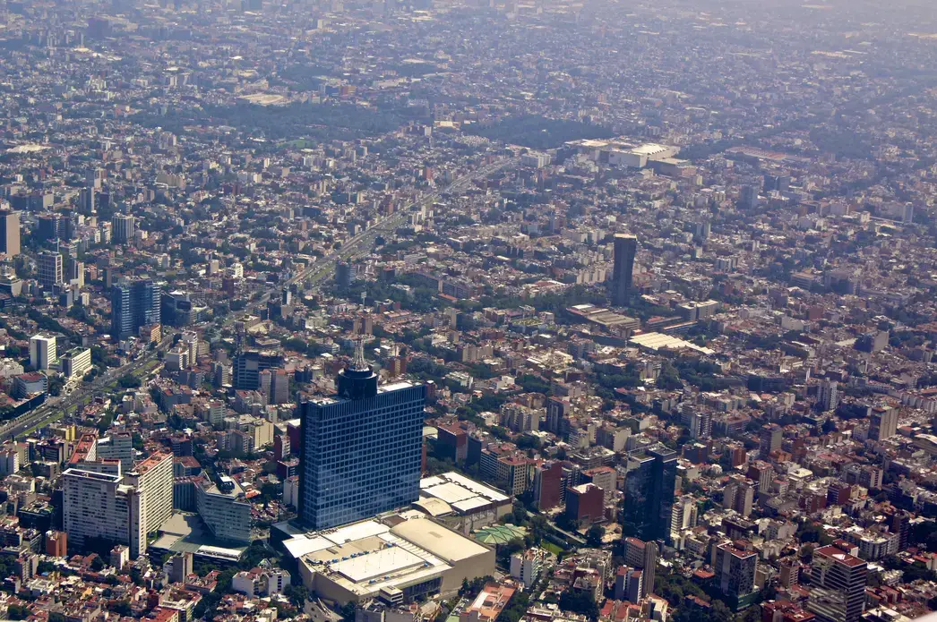 Ariel view of Mexico City and the World Trade Center Mexico City. Image by Isabel Izek. Mexico, 2016.
