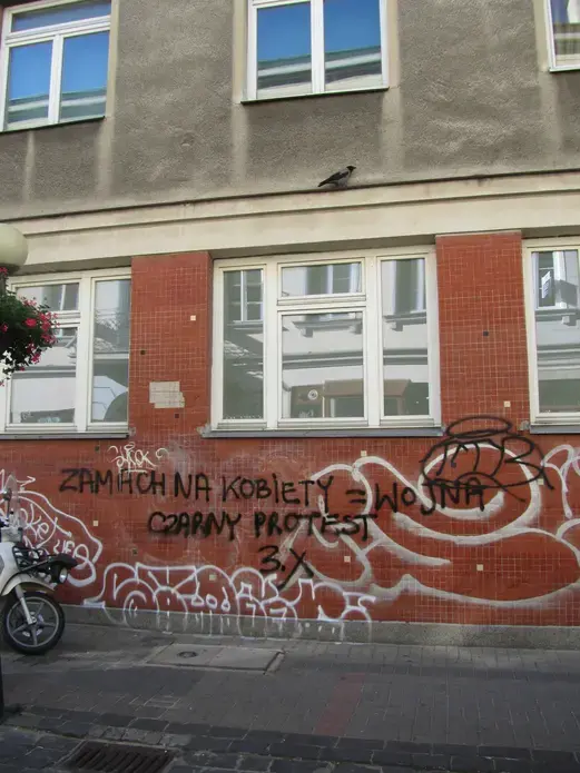 Graffiti in support of 2016 protests against anti-abortion laws in Warsaw. Image by Alex Cocotas. Poland, 2017.