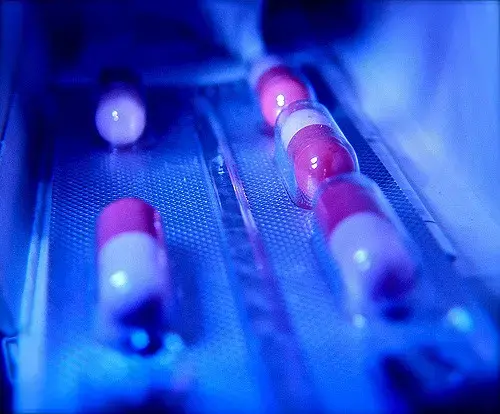 Pills in production. Image by Fabio Hofnik. 2009.