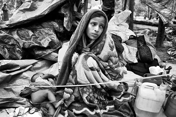 Dilara, 22, and her infant arrived in Bangladesh on September 9, 2017. She had been suffering from a high fever for more than ten days. Image by Greg Constantine for the US Holocaust Memorial Museum. Bangladesh, 2017.