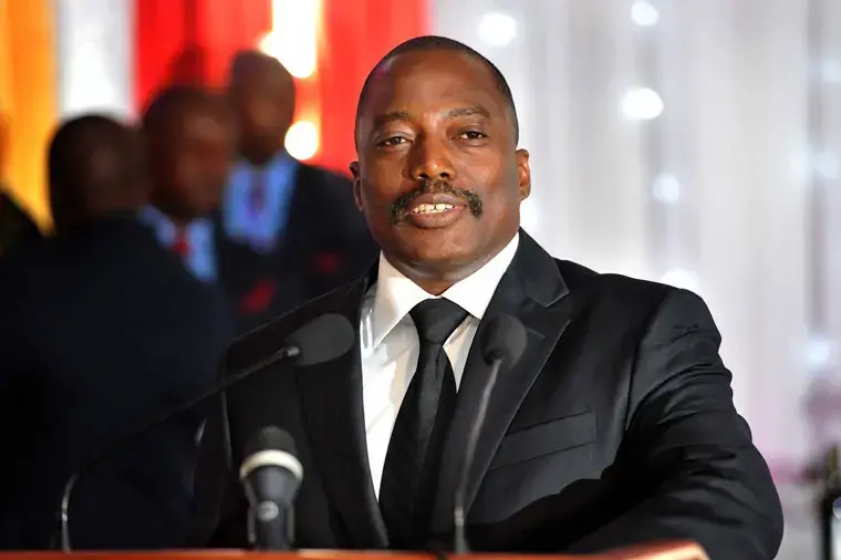 Congolese President Joseph Kabila proposes a toast during a state banquet in honor of President Jacob Zuma at the African Union Village in Kinshasa. Image by GCIS, courtesy of GovernmentZA on Flickr.