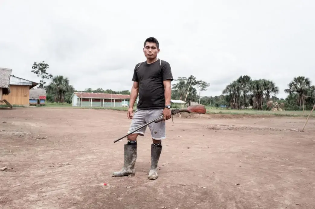 John Milton, granjero y cazador de raza wampis. Amazonas, Perú. Foto por Marcio Pimenta. Perú, 2019. John Milton, granjero y cazador de raza wampis. Amazonas, Perú. Foto por Marcio Pimenta. Perú, 2019.