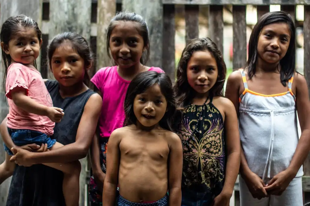 Crianças Sateré. Foto de Matheus Manfredini. Brasil, 2019.