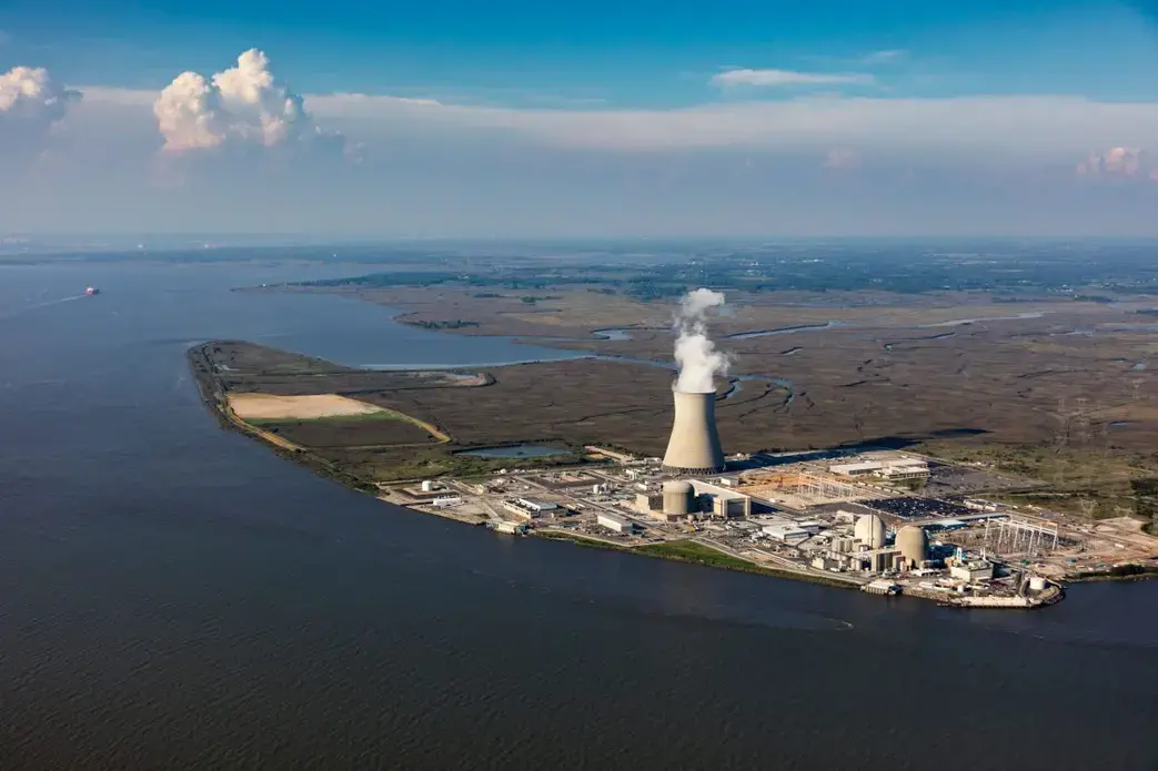 The nuclear disaster in Fukushima, Japan, in which a six-reactor compound was struck by a tsunami, proved the vulnerability of reactors to flooding. Three of the units were destroyed. Nine US nuclear power plants are within about three kilometers of the ocean. Independent experts consider four of them, including two shown here—the Hope Creek Generating Station (the cooling tower billowing a cloud of steam) and Salem Nuclear Generating Station (the double domes on the right) in Lower Alloways Creek Township, New Jersey—especially vulnerable to sea level rise and storm surges. Fortunately, the risk of a tsunami, though not zero, is considered low on the US east coast. Image by Alex MacLean. United States, 2019.