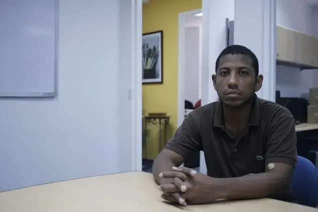 Carlos Román, a 37-year-old father, has been in dialysis treatment since suffering from kidney failure in 2012. His wait for a new kidney will now extend indefinitely. Image by Flaviana Sandoval. Venezuela, 2018.
