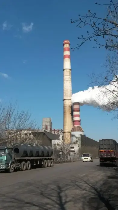 The Tangshan Guofeng Steel and Iron Factory in Tangshan. The industry, with its heavy coal use, is a big contributor to China’s terrible air pollution. Image by Beth Gardiner. China, 2017.
