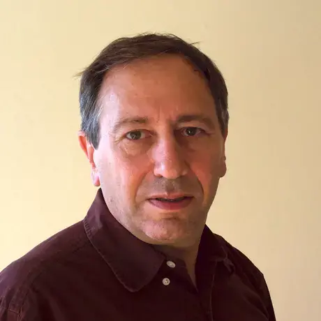 Daniel Grossman (1).png Dan Headshot