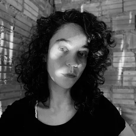 AnaMendes_porNayJinknss.jpg Ana Mendes headshot