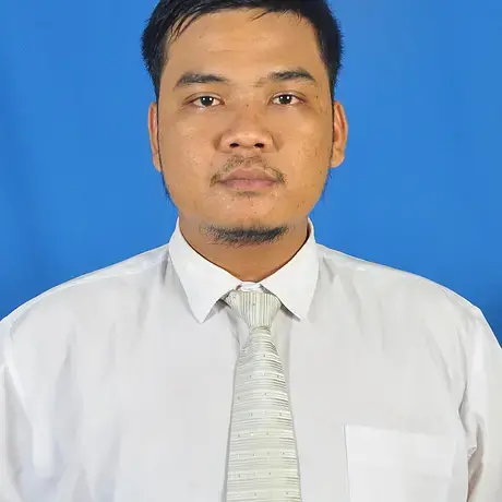 Bynton_S_Bio_Photo.jpeg A person wears a white shirt with a white tie.
