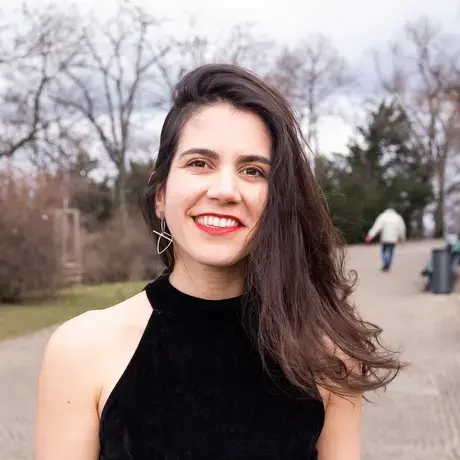 headshot of Fernanda Buffa