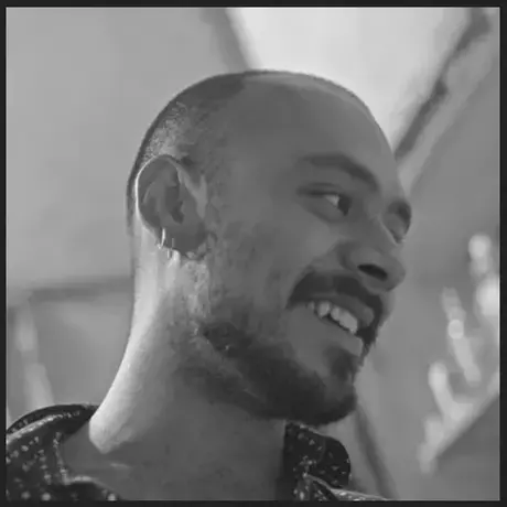 Caio de Freitas.png a man looks to his right