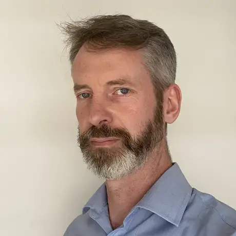 Simon Bowers Headshot