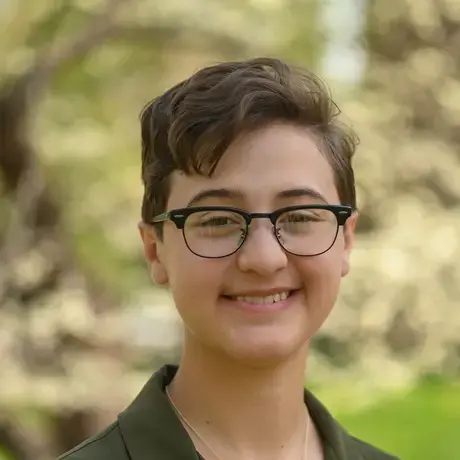 Lauren Hines headshot
