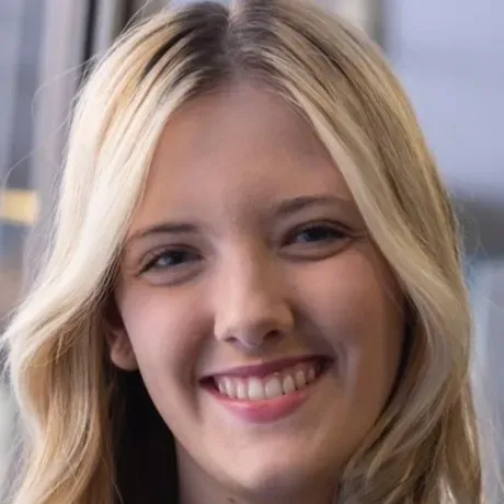 Carly Gist headshot