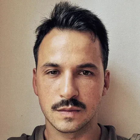 Ben Taub headshot