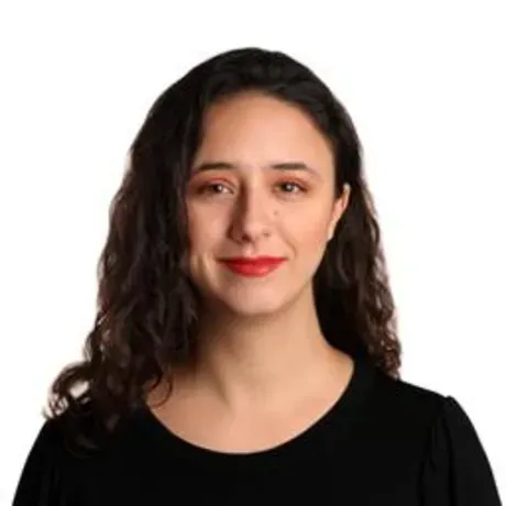 Danielle Ohl headshot