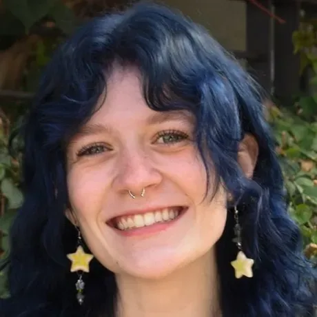 Amber Victoria Singer headshot