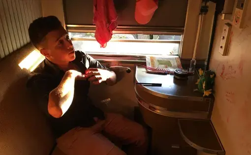 Moayad Alsaour lived in an abandoned sleeper car in Idomeni refugee camp in northern Greece. Image by Jeanne Carstensen. Greece, 2016.