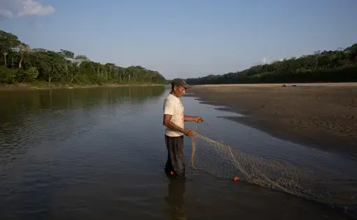 Los Yuquis es un pueblo que aún conserva esa esencia nómada e indomable, pero a la vez muy consciente con la protección de su territorio y de sus costumbres. se puede observar su paso por la selva, siempre muy sutil, muy ligero, en armonía.