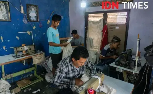 Unit usaha konveksi di Dusun Sokokembang Desa Kayupuring Kabupaten Pekalongan. IDN Times/Dhana Kencana
