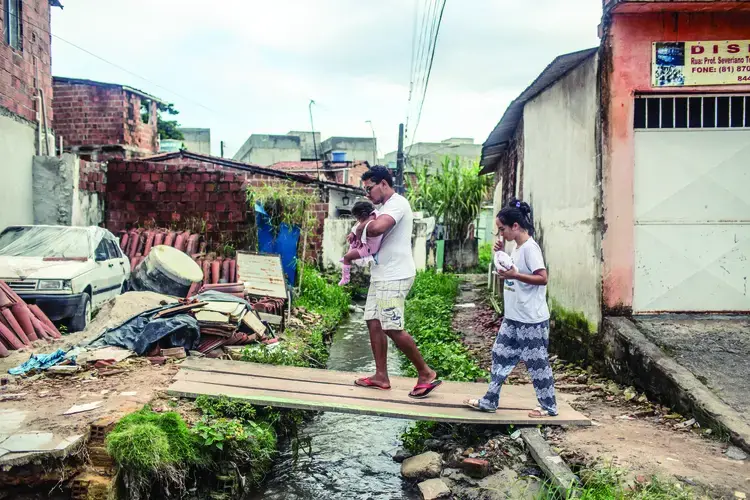Media file: 42_zika_fabio_erdos_dhulha_walking.jpg