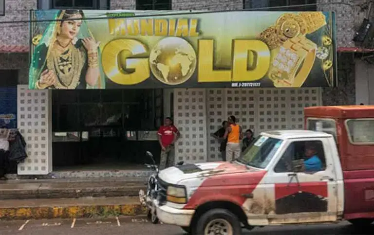 A shop that buys and sells gold in the town of El Callao, a miners’ enclave within the Mining Arc. Image by Bram Ebus. Venezuela, 2017.<br />
