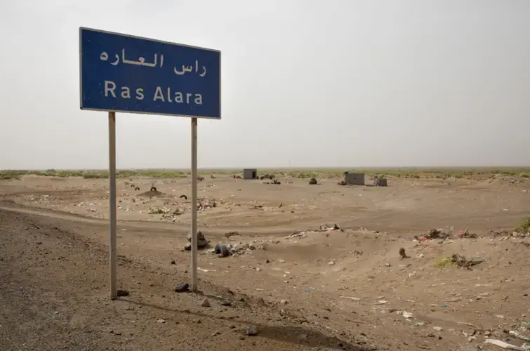 A road sign leading to the coastal village of Ras al-Ara. Image by Nariman El-Mofty. Yemen, 2019. 