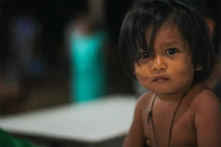 A Sateré child. A concern of many indigenous parents: how will their children grow up? Will they be allowed to pursue their cultural traditions and live on ancestral lands, or will they be assimilated into the dominant culture of Brazil? The current Bolsonaro government favors assimilation. Image by Matheus Manfredini. Brazil, 2019.