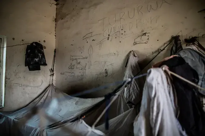 A men’s bedroom in Teacher’s Village, a camp for displaced Nigerians in Maiduguri. Few residents in the camp have mattresses; most sleep on the floors, packed tightly alongside their former neighbors. Image by Glenna Gordon. Nigeria, 2017. 