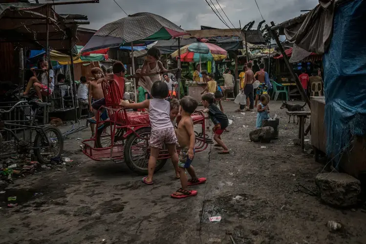 More than a fifth of the population of the Philippines&nbsp;lives below the poverty line. The strict Catholic country also has one of the&nbsp;highest birth rates in Southeast Asia. More than 65% of women don’t use a modern form of contraceptive. In the shanty towns around Manila, poverty is ingrained. Image by James Whitlow Delano. Philippines, 2017.
