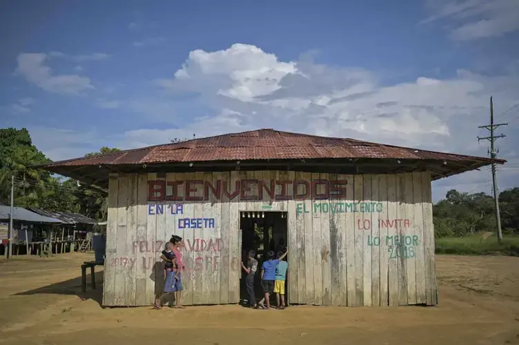 This booth is a meeting place for the community. There, three years ago, they learned that the government had granted a license for the mining of minerals within their territory. Image by Luis Ángel. Colombia, 2019.