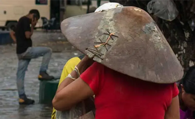 A miner sports a traditional gold pan. While President Maduro has invited transnational companies to the Arco Minero, the region has mostly so far drawn corrupt elements of the military, lawless gangs, and small-scale illegal miners, all competing for claims, sometimes violently. Image by Bram Ebus. Venezuela, 2017.<br />
