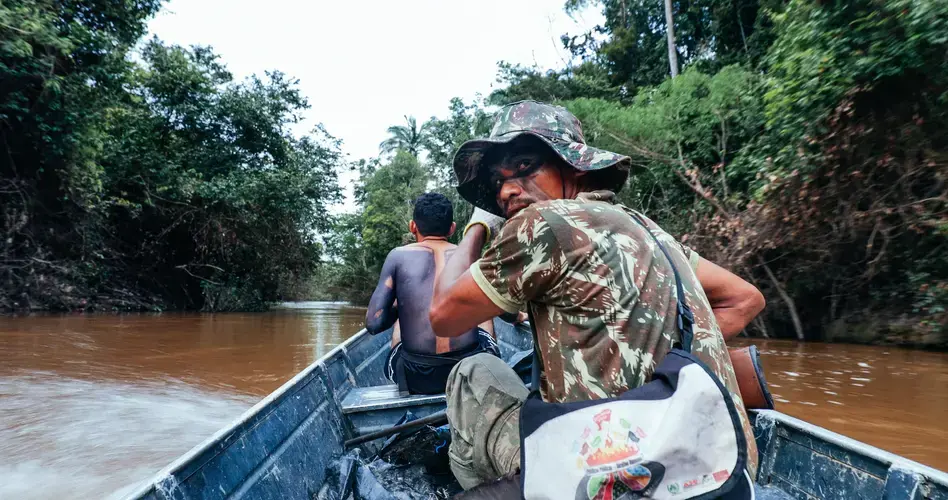 A member of the Guardians alerts da Silva about a boat on the side of the river. Image by Sam Eaton. Brazil, 2018.