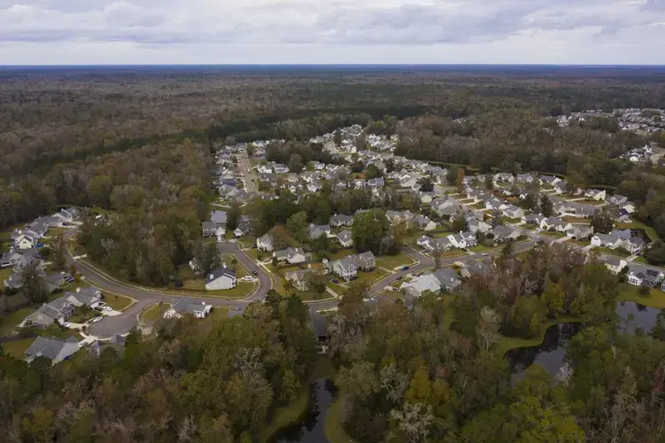 The Grand Oaks subdivision in West Ashley on Friday, Dec. 4, 2020. Image by Lauren Petracca/The Post and Courier&nbsp;Staff. United States, 2020.<br />
