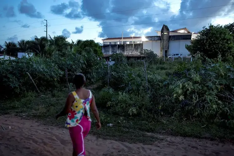 Maria Clara walks by Alcaçuz. Image by Lianne Milton. Brazil, 2018.