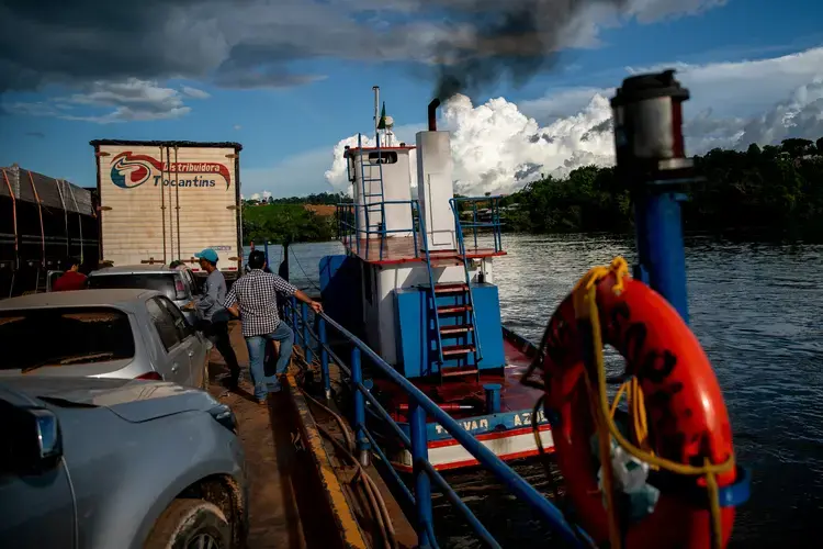 Trucks and passenger cars navigating the Trans-Amazonian Highway ferry across the Xingu River in between Altamira and Anapu. Image by Spenser Heaps. Brazil, 2019.