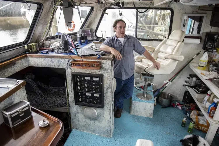 Fisherman Frank Parker at Ocean Springs Harbor. Monday, Feb. 18, 2020. Image by Eric J. Shelton/Mississippi Today.&nbsp;​​​​​​​United States, 2020.